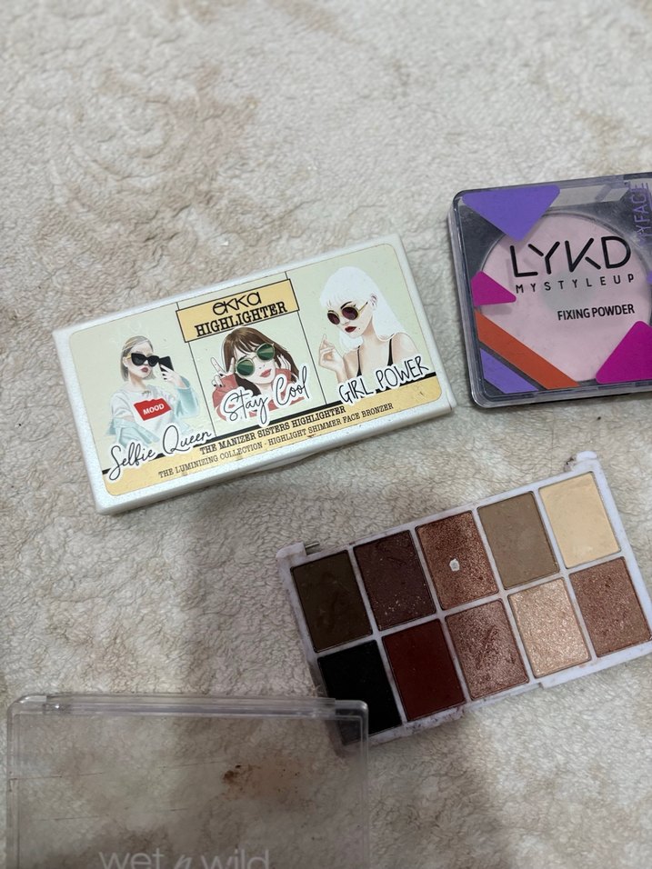 Bej Tonlarda Göz Farı Paleti ve Sabitleyici Pudra - Görsel 3