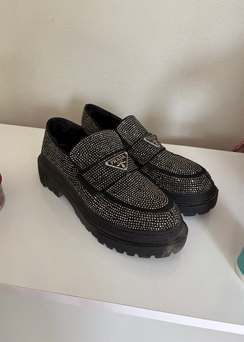 Prada 37