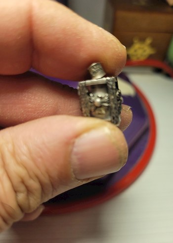 gümüs fener cicekli dilek taşı icinde eski okuyun alttaki yaziyi - Görsel 2