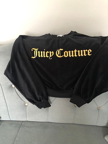 Juicy Couture az giyildi