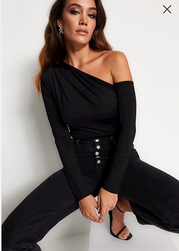 Siyah Tek Omuz Uzun Kollu Bluz - Görsel 3