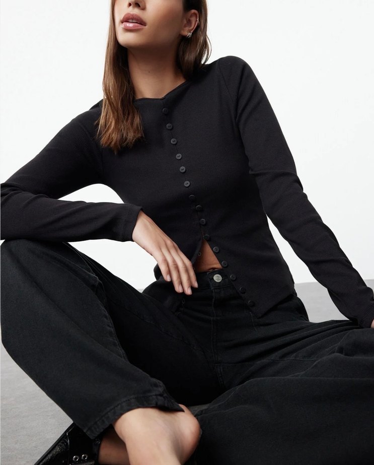 Düğmeli Siyah Uzun Kollu Kadın Bluz - Görsel 2