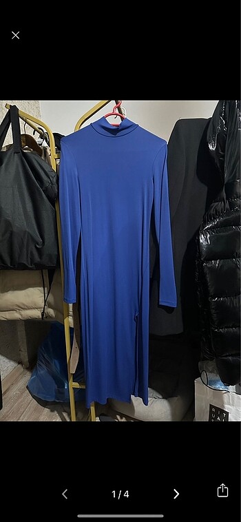 Saks mavisi yırtmaçlı bershka elbise