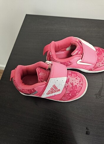 22 Beden Adidas kız çocuk spor ayakkabı