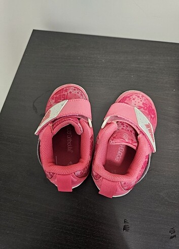 22 Beden pembe Renk Adidas kız çocuk spor ayakkabı