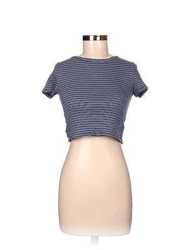 H&M T-shirt %70 İndirimli.