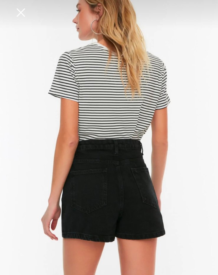 Siyah düğme detaylı Kruvaze yüksek bel denim şort etek - Görsel 4