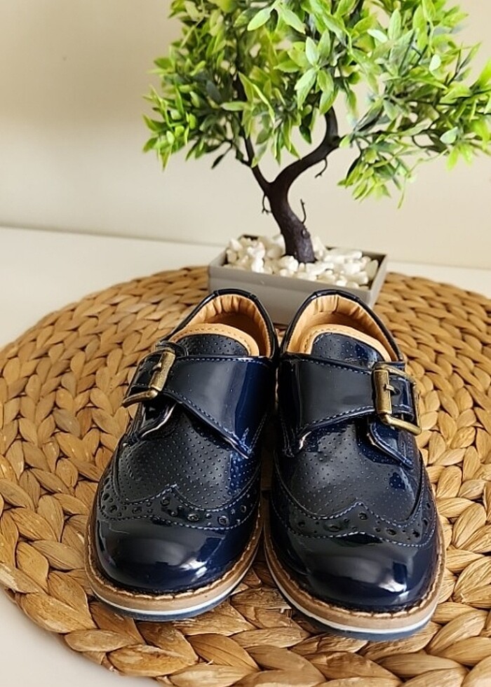 Yepyenii sifir gibi klasik çocuk ayakkabı - Görsel 2