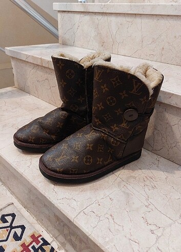 38 Beden Ugg bot