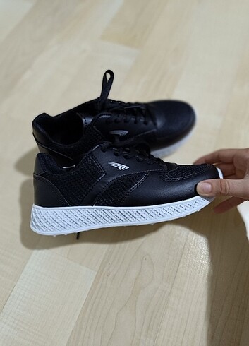 36 Beden siyah Renk Spor Ayakkabı