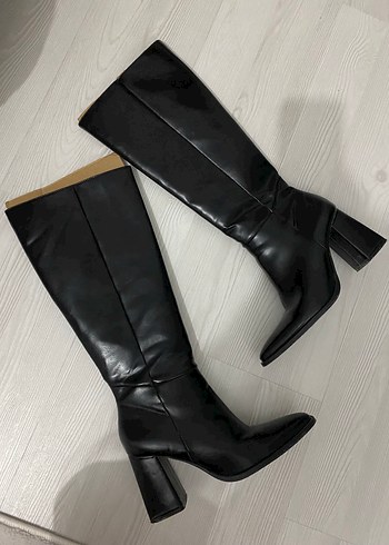 39 Beden Kadın Siyah Topuklu Dizüstü Bot