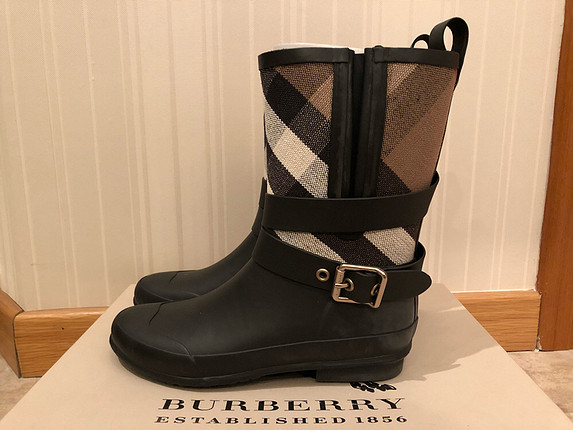 Burberry Yağmur Çizmesi Burberry Çizme %57 İndirimli - Gardrops