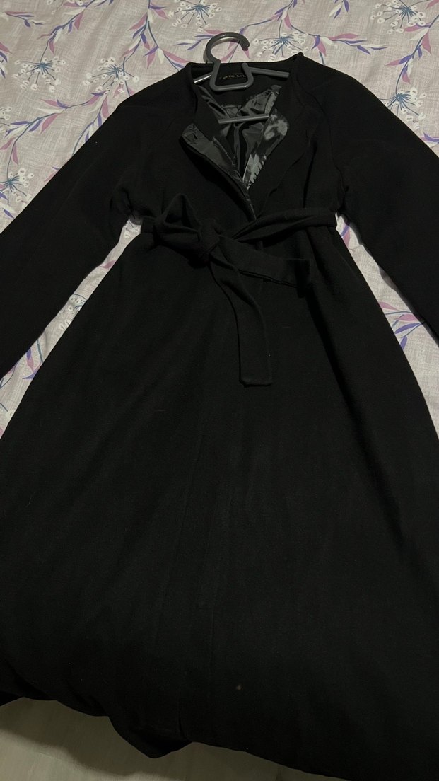 Uzun Siyah Kemerli Gotik Kadın Kaban - Görsel 2