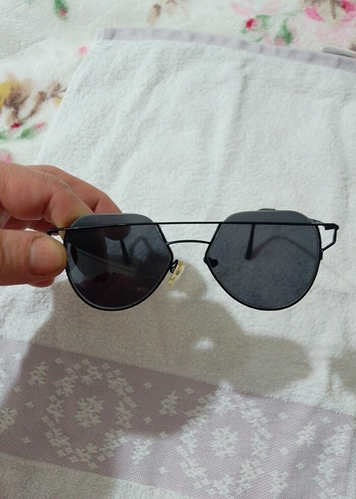 Erkek çocuk güneş gözlüğü modelli şık güzel görünümü harika bir - Görsel 2