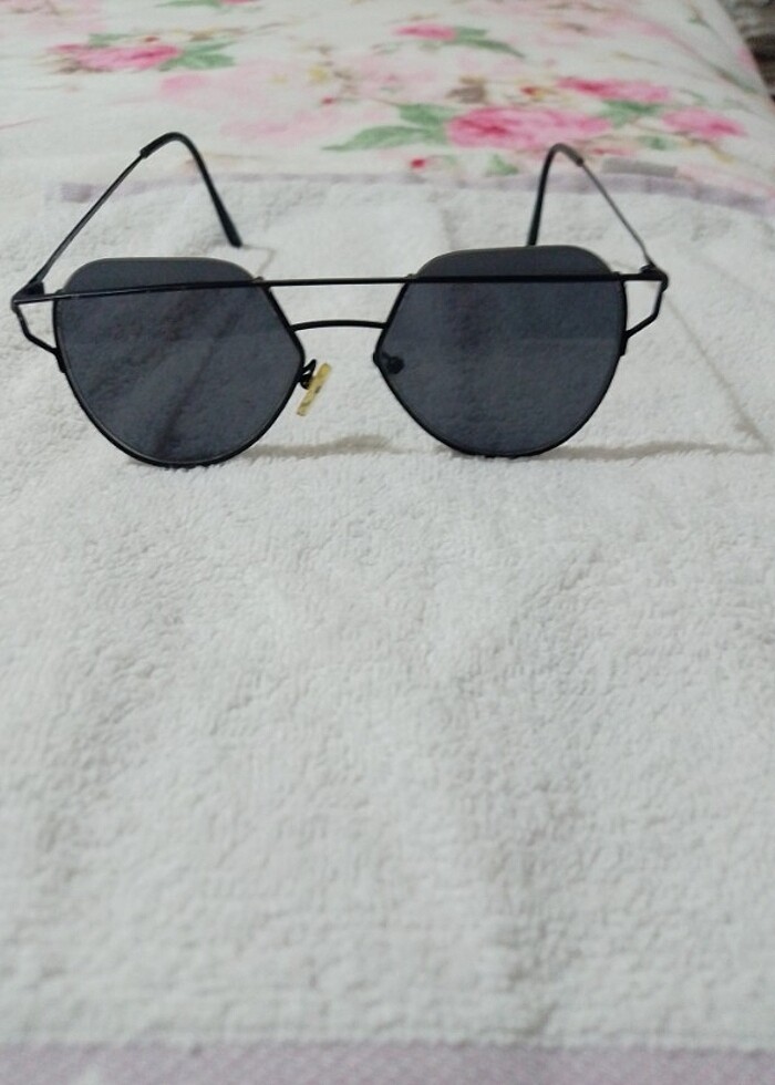 Erkek çocuk güneş gözlüğü modelli şık güzel görünümü harika bir - Görsel 3