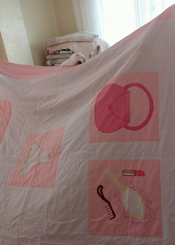 Pembe Nakışlı Kız Çocuk Pike modelli şık tasarım ve kullanışlı