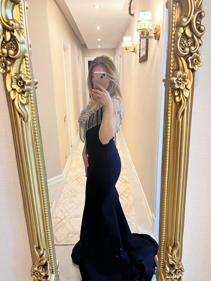 Boncuk İşlemeli V Yaka Siyah Uzun Abiye - Görsel 3