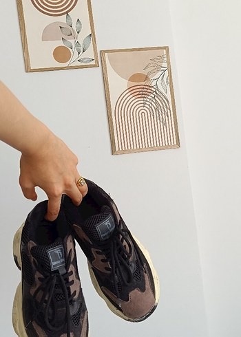 Kahverengi Yılan Desenli Bağcıklı Sneakers