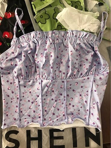 Lila cicekli crop top