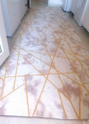Çağdaş Altın Tonlu Batik Desenli Halı