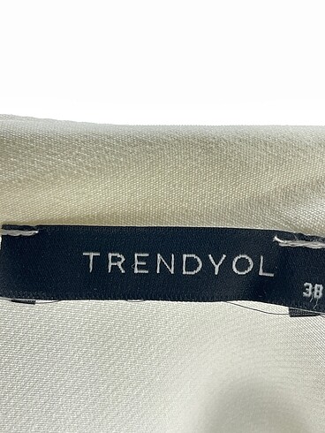 38 Beden beyaz Renk Trendyol & Milla Kısa Elbise %70 İndirimli.