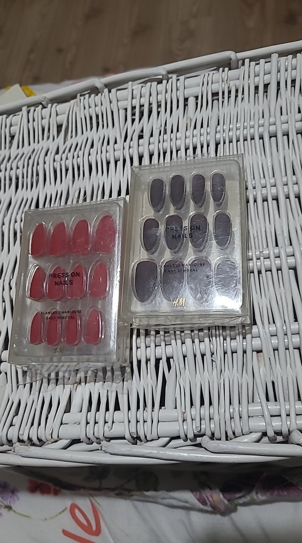 Bordo ve Koyu Bordo Takma Tırnak Setleri - Görsel 2