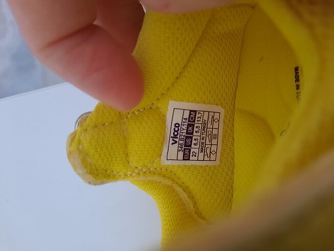 22 Beden sarı Renk Bebek- çocuk ayakkabısı sandaleti
