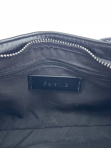 Beden Bershka Kol Çantası %70 İndirimli.