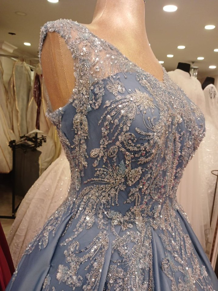 Gri Nakışlı Uzun V Yaka Abiye Elbise - Görsel 4