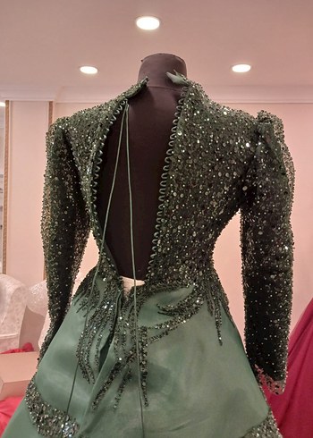 Uzun Yeşil İşlemeli Düğün Elbisesi - Görsel 3