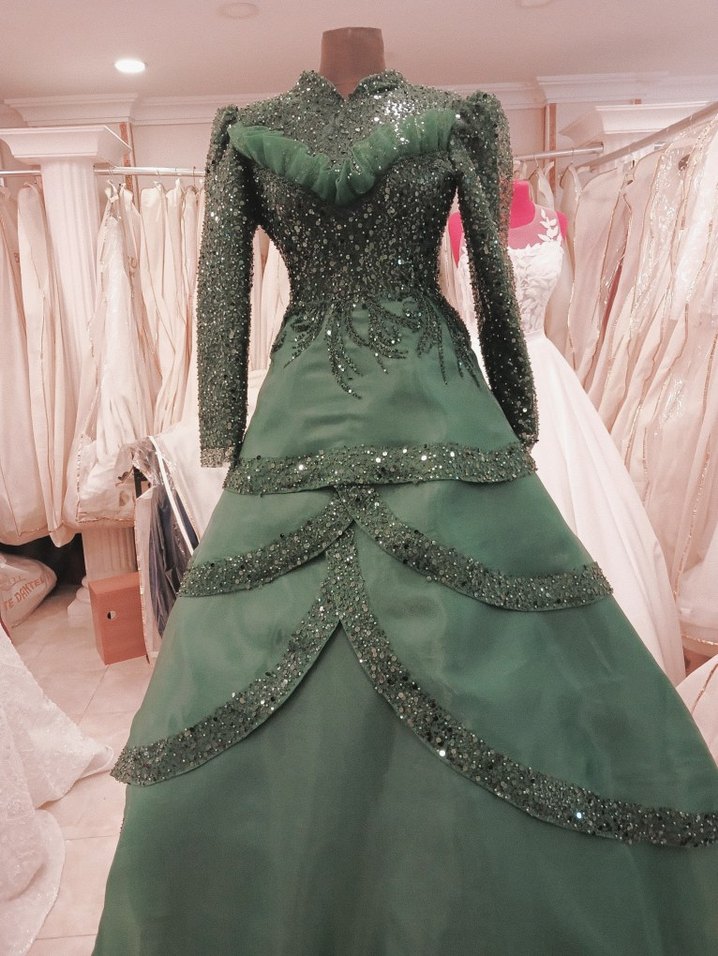 Uzun Yeşil İşlemeli Düğün Elbisesi - Görsel 2