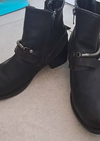 Ugg Tokalı Siyah Deri Blok Topuklu Goth Bot