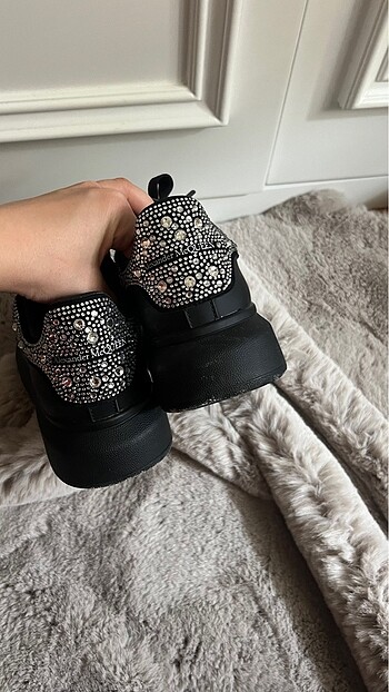 37 Beden Alexander McQueen