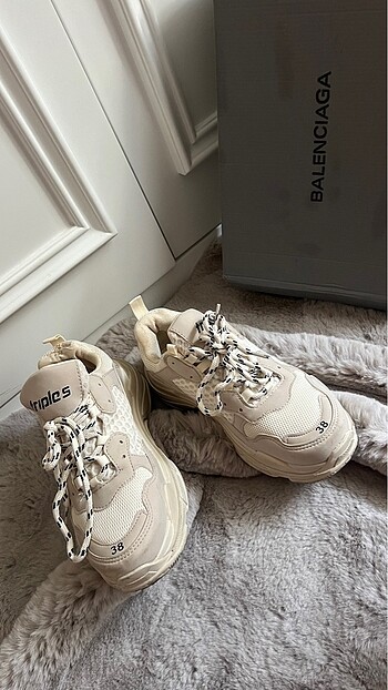 38 Beden ten rengi Renk Balenciaga