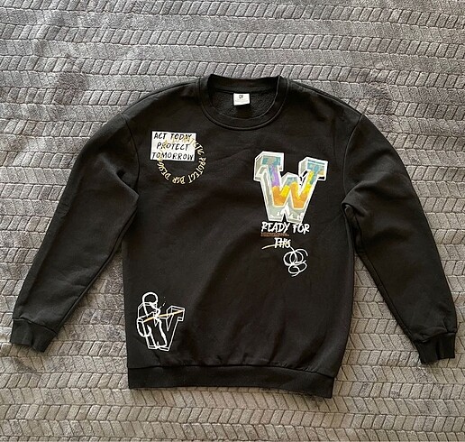 Sweatshirt