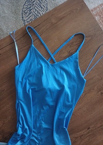 Mavi üste oturan elbise - Görsel 2