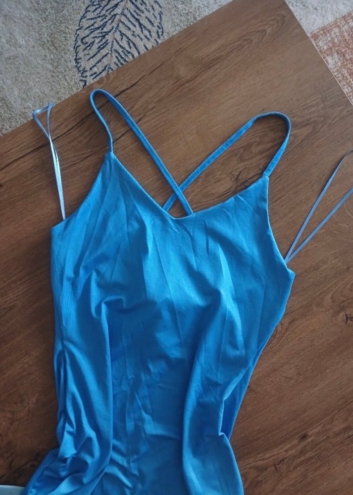 Mavi üste oturan elbise - Görsel 2