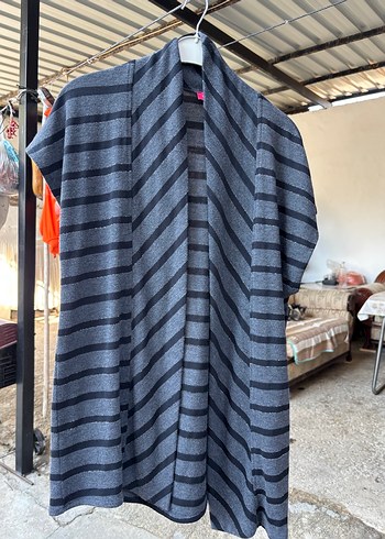 Gri Çizgili Kadın Hırka - Görsel 2