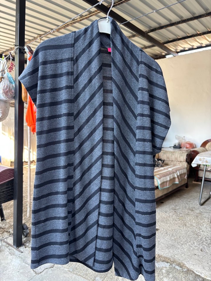 Gri Çizgili Kadın Hırka - Görsel 2