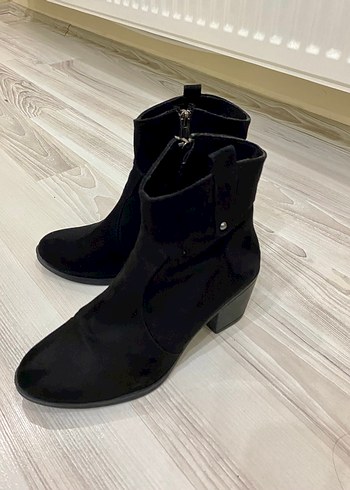 38 Beden siyah Renk Ayakkabı Dünyası Markası Süet Tokalı Kadın Bot