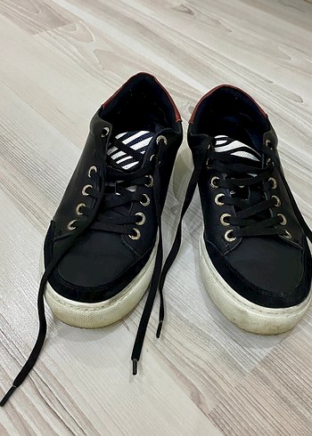 NINE WEST Siyah Zebra Desenli Hakiki Deri Spor Ayakkabı - Görsel 6