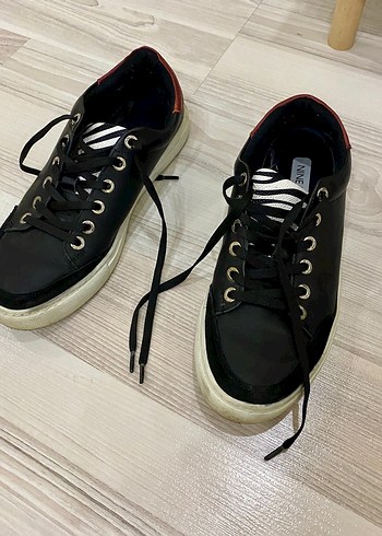 NINE WEST Siyah Zebra Desenli Hakiki Deri Spor Ayakkabı - Görsel 3