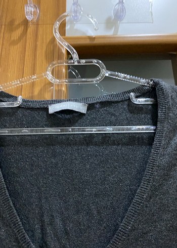 LCW Marka Gri V Yaka Uzun Kollu Düğmeli Kadın Hırka - Görsel 2