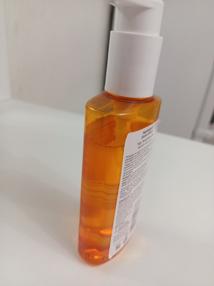 Neutrogena Sivilce Karşıtı Yüz Temizleyici - Görsel 2