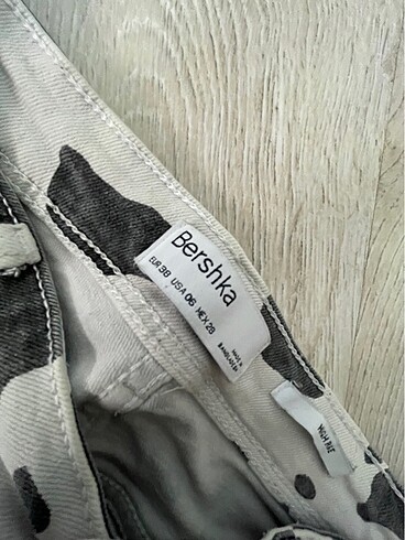 Bershka desenli pantolon
