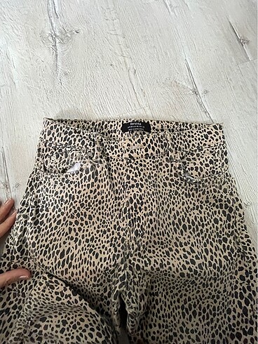 Bershka Bershka leopar desenli pantolon