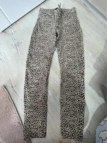 Bershka leopar desenli pantolon