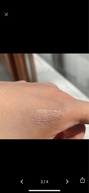 MAC Maç ışıltılı likit far