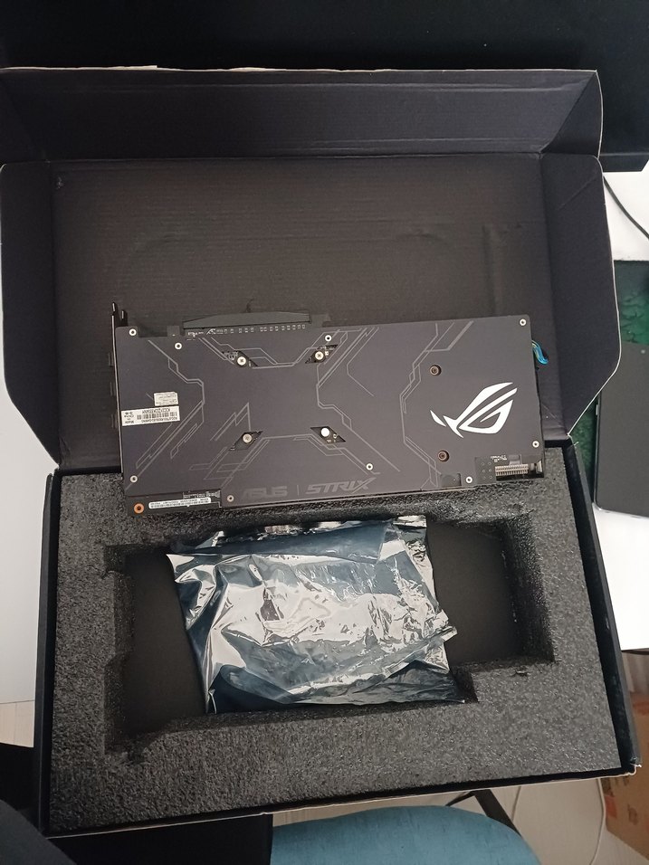 ASUS ROG STRİX RX 590 8GB 256 BİT - Görsel 2