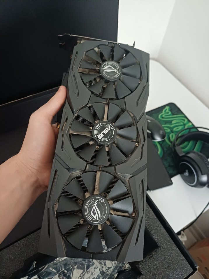 ASUS ROG STRİX RX 590 8GB 256 BİT - Görsel 4